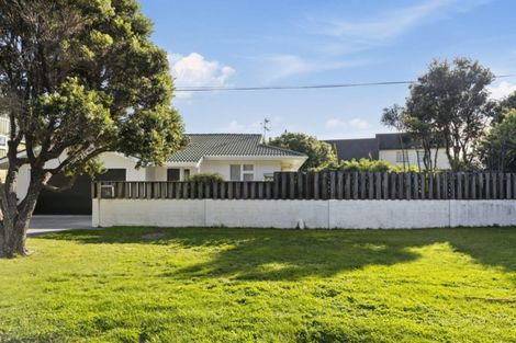 Photo of property in 10 Pukatea Street, Eastbourne, Lower Hutt, 5013