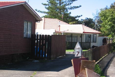 Photo of property in 1/7 Martin Place, Kelston, Auckland, 0602