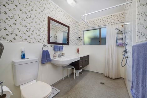 Photo of property in 3a Shelly Beach Parade, Cockle Bay, Auckland, 2014