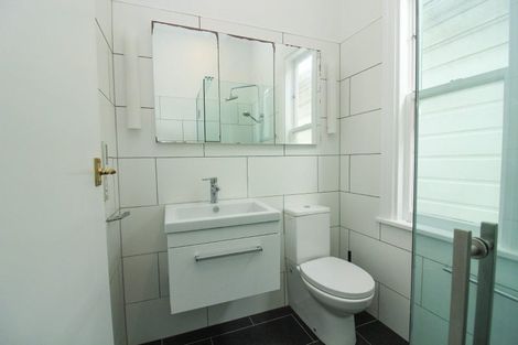 Photo of property in 68 Roxburgh Street, Mount Victoria, Wellington, 6011