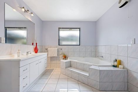 Photo of property in 1 The Stables, Woodend, 7610