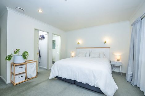 Photo of property in 12 Hastings Place, Hamilton Lake, Hamilton, 3204