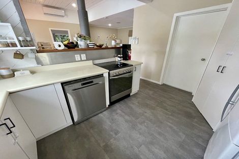 Photo of property in 2 Te Pari Pari Road, Pukerua Bay, 5026