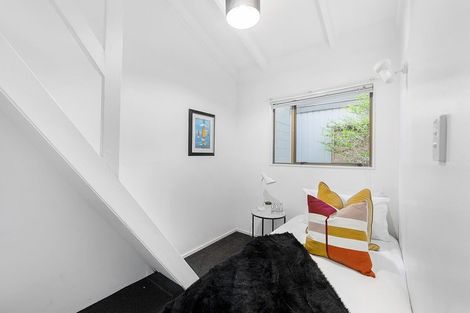 Photo of property in 1/9a Wyvern Place, Glenfield, Auckland, 0629