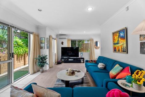 Photo of property in 2/1a Hamilton Place, Glenfield, Auckland, 0629