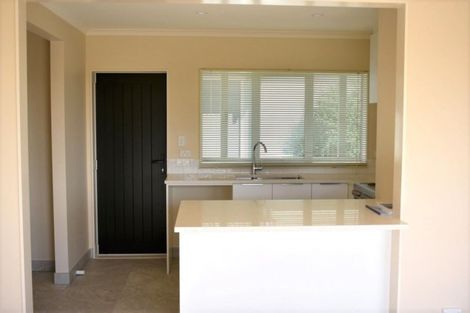 Photo of property in 4a Viridian Lane, Greenhithe, Auckland, 0632