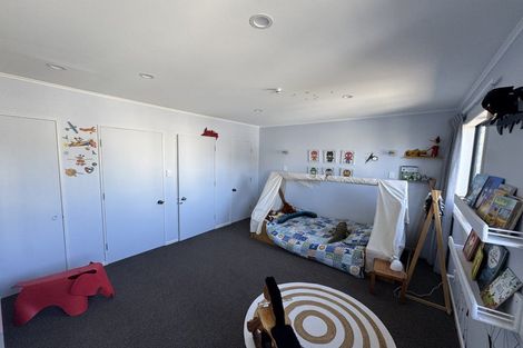 Photo of property in 158 Akaroa Drive, Maupuia, Wellington, 6022