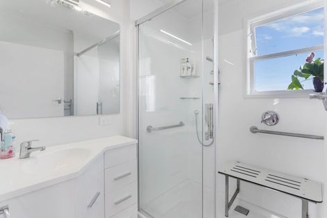 Photo of property in 130 Rowandale Avenue, Manurewa, Auckland, 2102