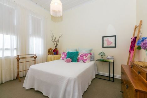 Photo of property in 24 Dunn Street, Egmont Village, 4372