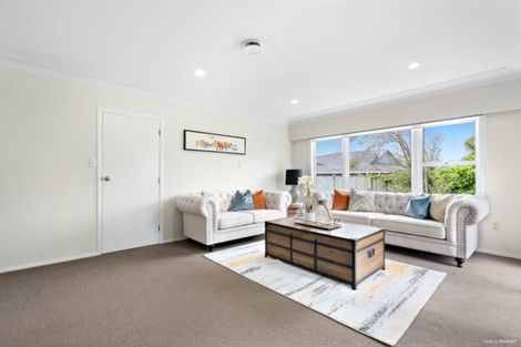 Photo of property in 36 Tupaki Place, Pakuranga Heights, Auckland, 2010