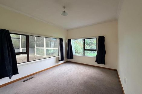 Photo of property in 28 Bassett Road, Johnsonville, Wellington, 6037