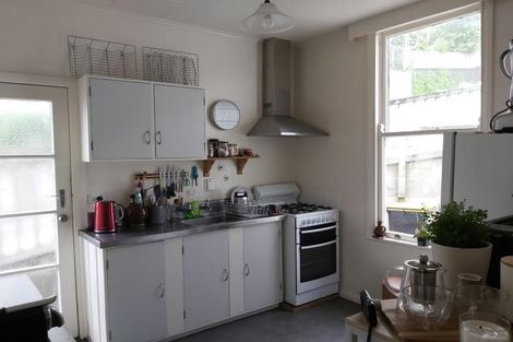 Photo of property in 98a Northland Road, Northland, Wellington, 6012