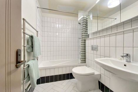 Photo of property in 102/3 Roxburgh Street, Mount Victoria, Wellington, 6011