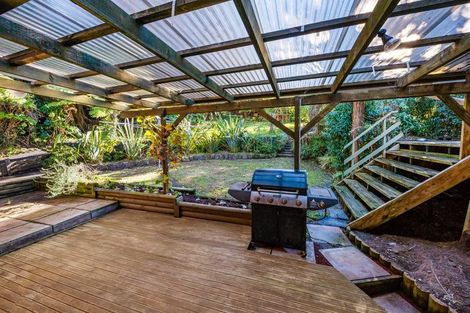Photo of property in 34 Rauhuia Crescent, Parau, Auckland, 0604