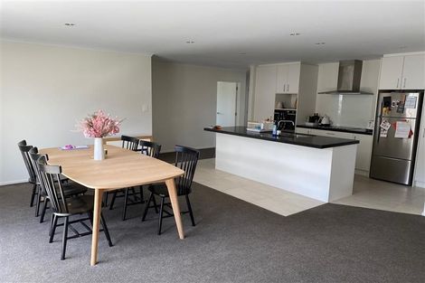 Photo of property in 3 Fred White Drive, Kumeu, 0810