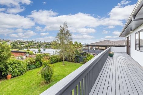 Photo of property in 2/283 Glenfield Road, Glenfield, Auckland, 0629