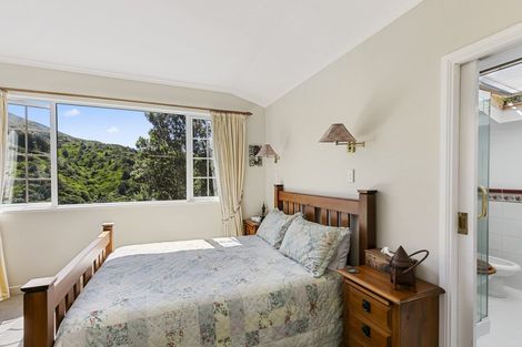 Photo of property in 15 Doris Gordon Crescent, Crofton Downs, Wellington, 6035