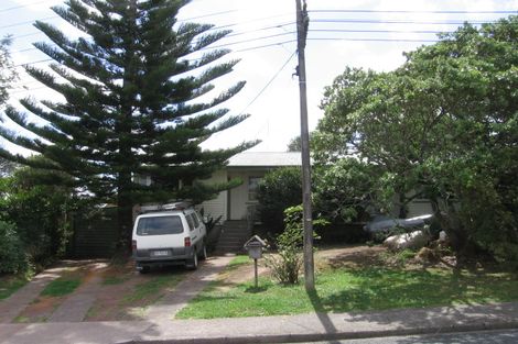 Photo of property in 3 Neptune Avenue, Beach Haven, Auckland, 0626