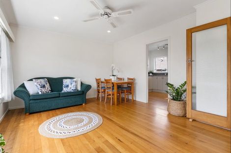 Photo of property in 2/21 Evelyn Place, Hillcrest, Auckland, 0627