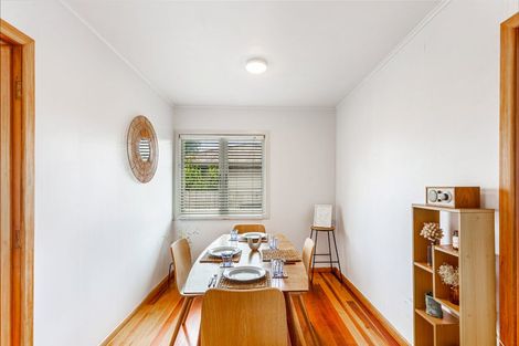 Photo of property in 16 Ward Crescent, Te Atatu Peninsula, Auckland, 0610