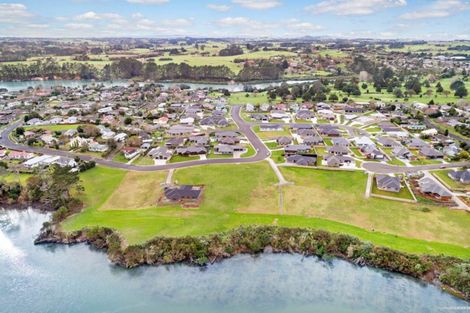 Photo of property in 40 Harbour Crest Drive, Waiuku, 2123