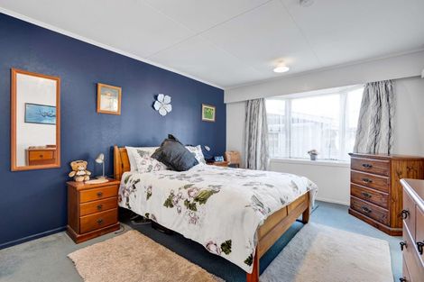 Photo of property in 22 Waiwera Place, Merrilands, New Plymouth, 4312