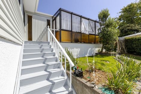 Photo of property in 32 Beaumont Crescent, Frankleigh Park, New Plymouth, 4310