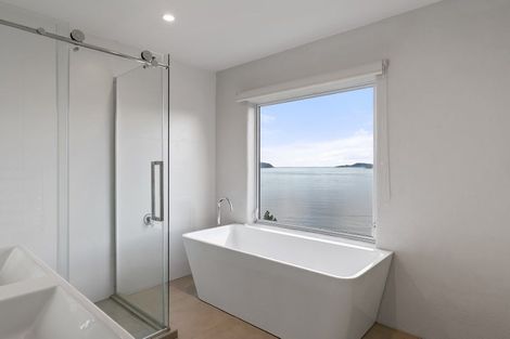 Photo of property in 5 Rangiuru Road, Mahina Bay, Lower Hutt, 5013