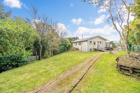 Photo of property in 17 Davis Grove, Wainuiomata, Lower Hutt, 5014