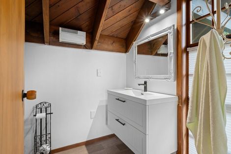 Photo of property in 261 Shakespeare Street, Leamington, Cambridge, 3432