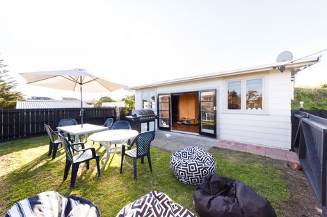 Photo of property in 13 Mack Street, Foxton Beach, Foxton, 4815