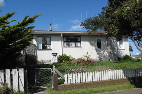 Photo of property in 32 Rangiora Street, Castlecliff, Whanganui, 4501