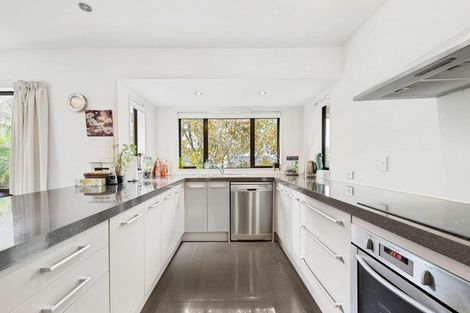 Photo of property in 14 Brownlee Place, Pukekohe, 2120