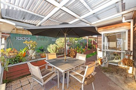Photo of property in 2/30 Wharf Road, Te Atatu Peninsula, Auckland, 0610