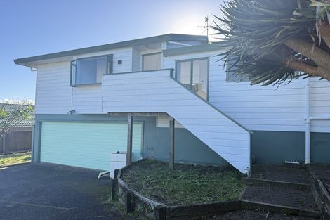 Photo of property in 2/4 Stanley Road, Glenfield, Auckland, 0629