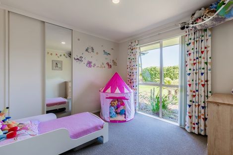 Photo of property in 6 Station Road, Huapai, Kumeu, 0810