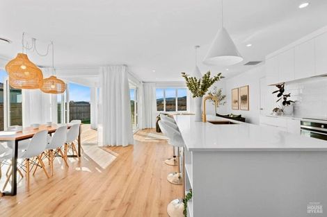 Photo of property in 6 Campbell Place, Marton, 4710