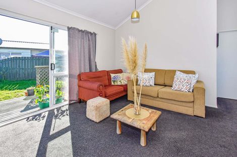 Photo of property in 2/20 Solveig Place, Randwick Park, Auckland, 2105