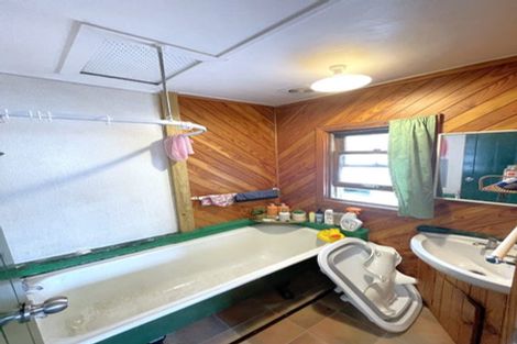 Photo of property in 11 Clayburn Road, Glen Eden, Auckland, 0602