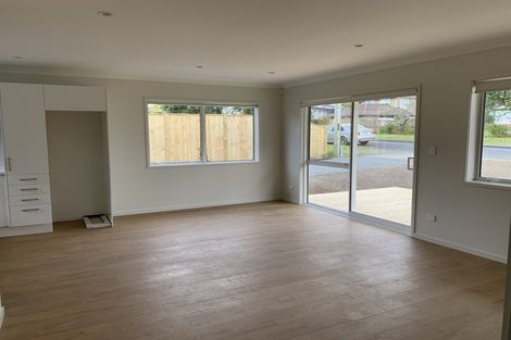 Photo of property in 24 Rewarewa Road, Te Atatu Peninsula, Auckland, 0610