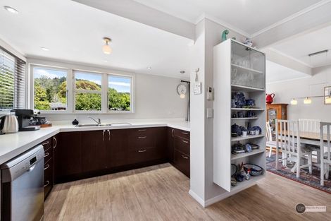 Photo of property in 11 Pinehaven Road, Pinehaven, Upper Hutt, 5019