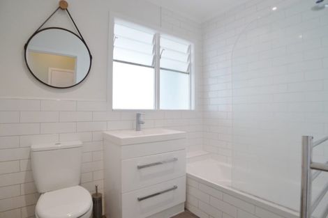 Photo of property in 2/177 Mokoia Road, Birkenhead, Auckland, 0626