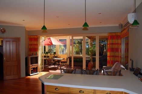 Photo of property in 4 Green Park Lane, Korokoro, Lower Hutt, 5012