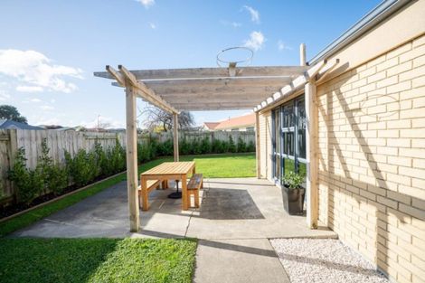 Photo of property in 8 Logan Place, Kelvin Grove, Palmerston North, 4414