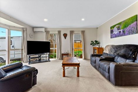 Photo of property in 6 Pono Place, Waiuku, 2123