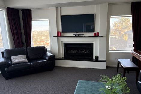 Photo of property in 7 Dorchester Place, Orewa, 0931