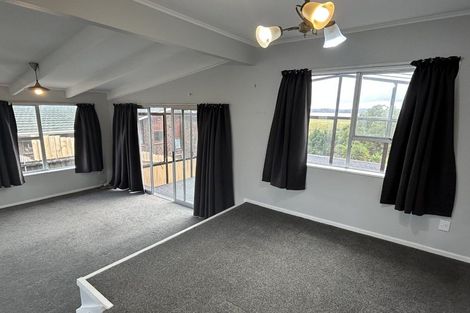 Photo of property in 60 Rewarewa Road, Te Atatu Peninsula, Auckland, 0610
