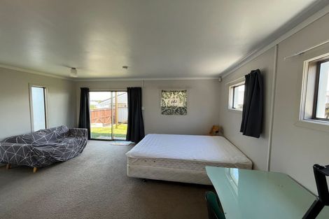 Photo of property in 2/23 Sunnyfield Crescent, Glenfield, Auckland, 0629