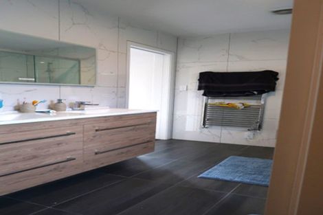 Photo of property in 11 Cromwell Point, Newlands, Wellington, 6037