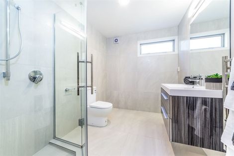 Photo of property in 102a Beach Road, Castor Bay, Auckland, 0620